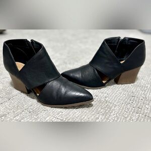 Qupid Women’s Size 8 Black Booties